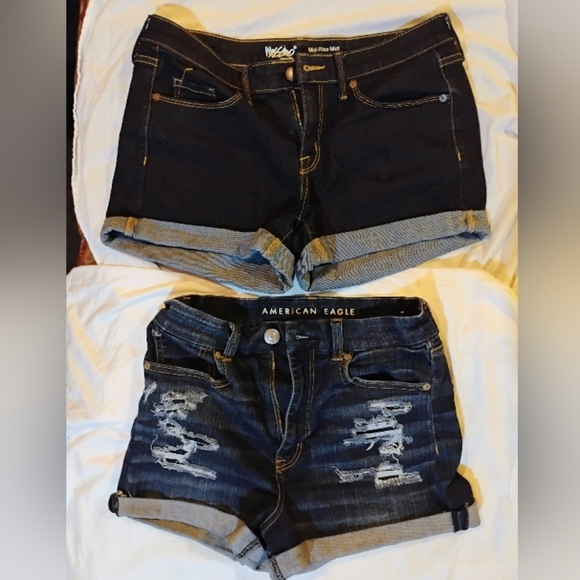 2 Pair Of Shorts Like New  American Eagle & I Don't Know What The Other Brand Is - Picture 1 of 10